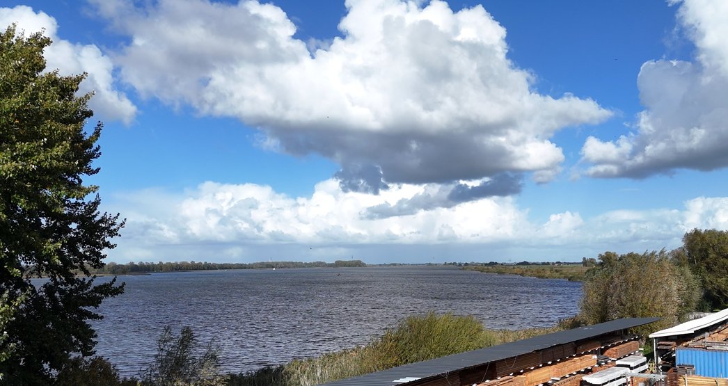 Uitzicht vanuit bedrijfspand ELburg gelegen aan het Veluwermeer unieke locatie voor bedrijfsruimte met kantoor, omgeving Oosterwolde en Oldebroek